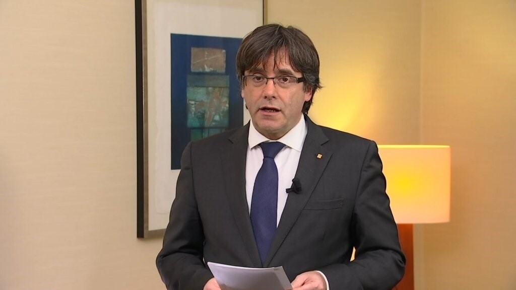 Puigdemont se ofrece a debatir con Rajoy en Bélgica