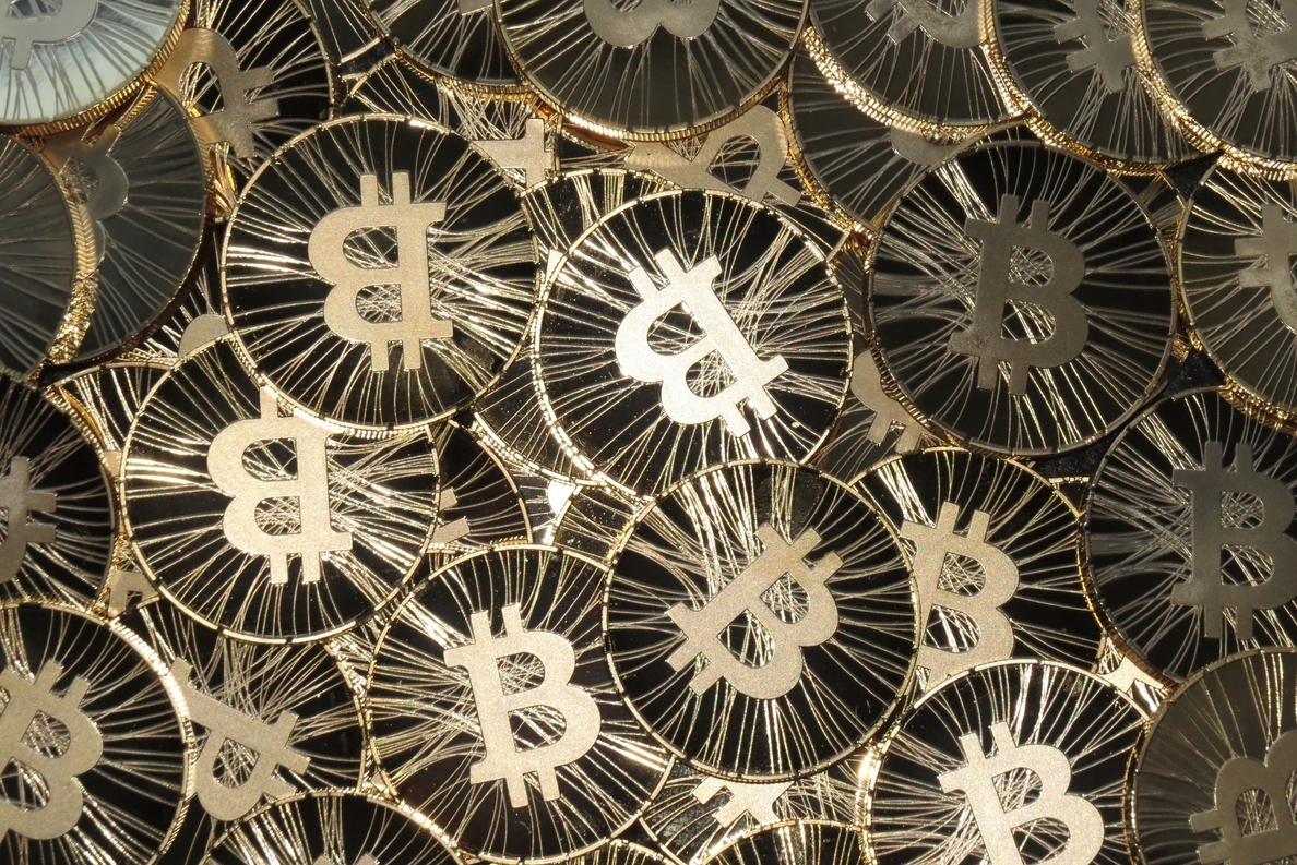 El bitcoin supera por primera vez los 10.000 dólares tras multiplicar su valor por diez en lo que va de año