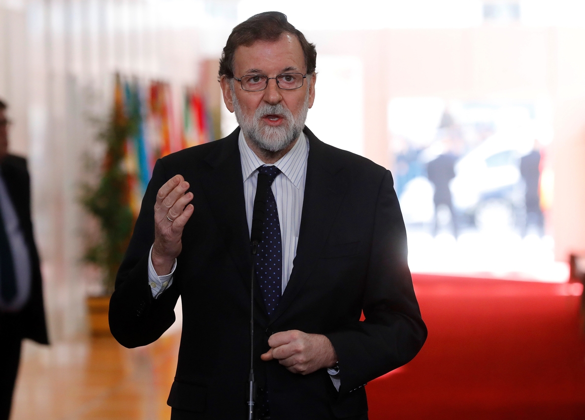 Rajoy abierto a una reforma de la Constitución sólo con consenso y con una «idea clara»