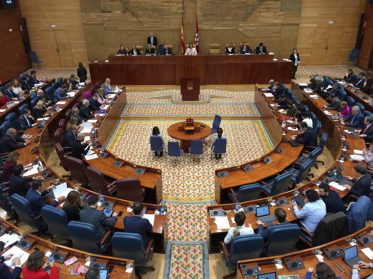 La Asamblea de Madrid debate hoy sobre la querella de crímenes franquistas y el desarrollo de una Ley de Vivienda