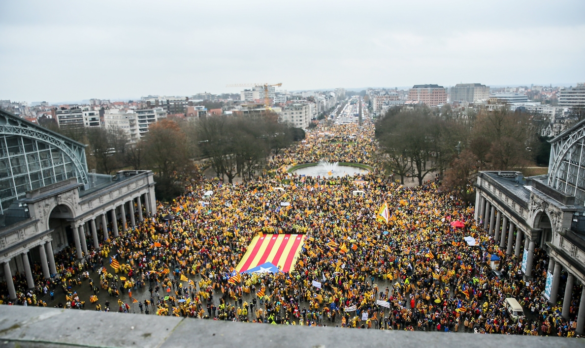 Cientos de personas empiezan a llegar para la marcha independentista en Bruselas