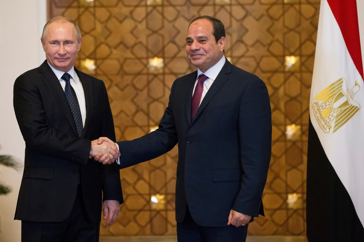 Putin llega a Egipto para abordar la crisis en Oriente Medio y la planta nuclear