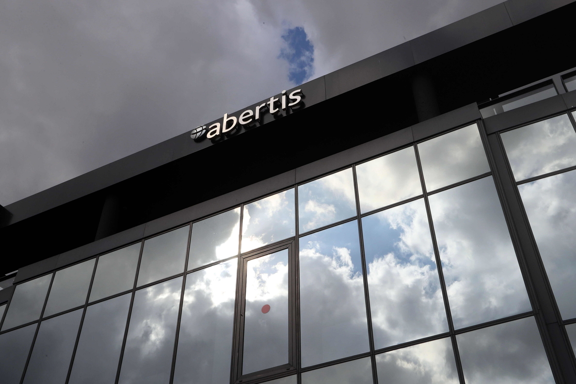 Atlantia continúa sin pedir autorización al Gobierno para comprar Abertis