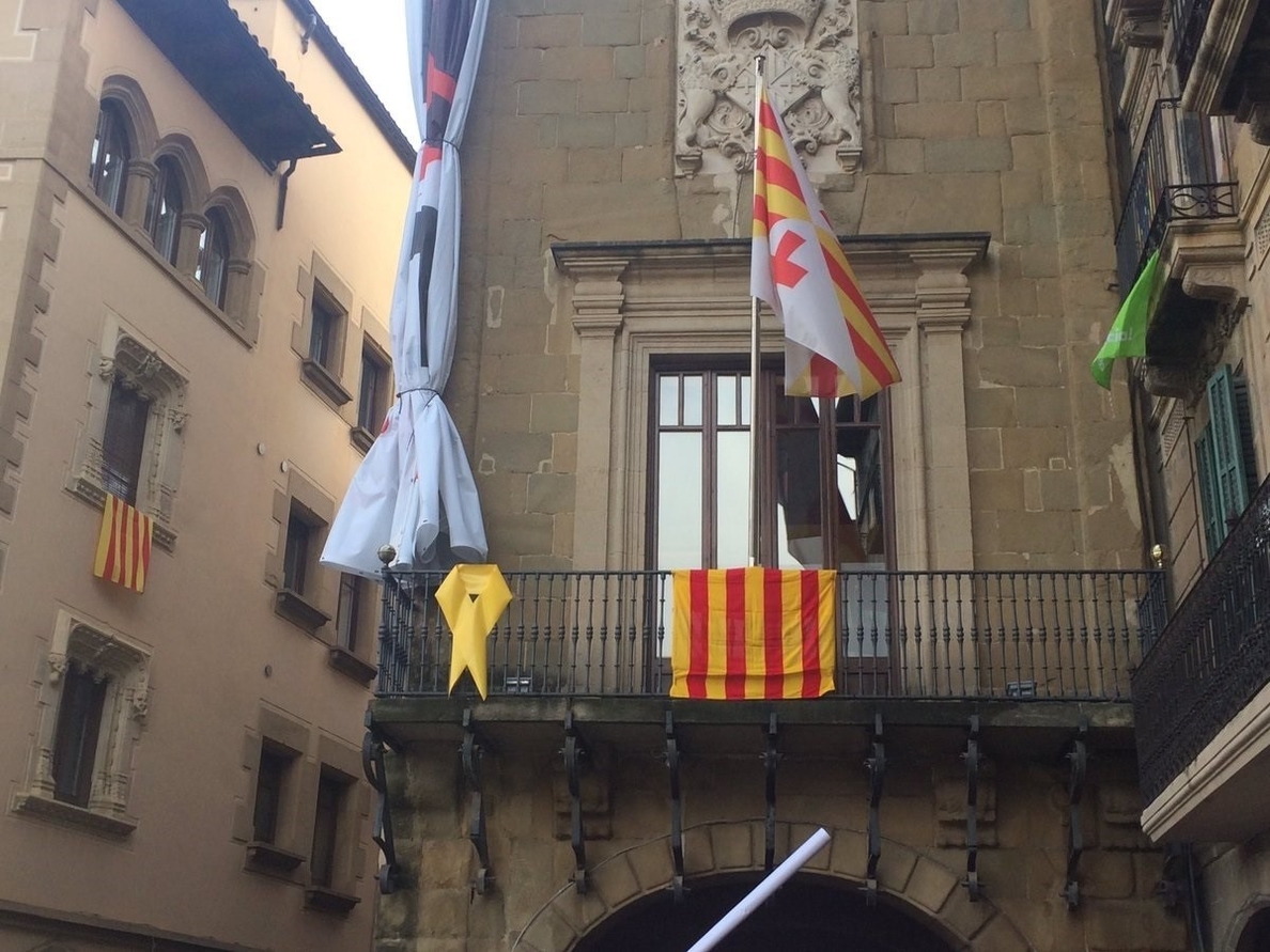 Vic, Torelló, Calldetenes y Tavèrnoles (Barcelona) retiran pancartas por los presos tras una queja de Cs