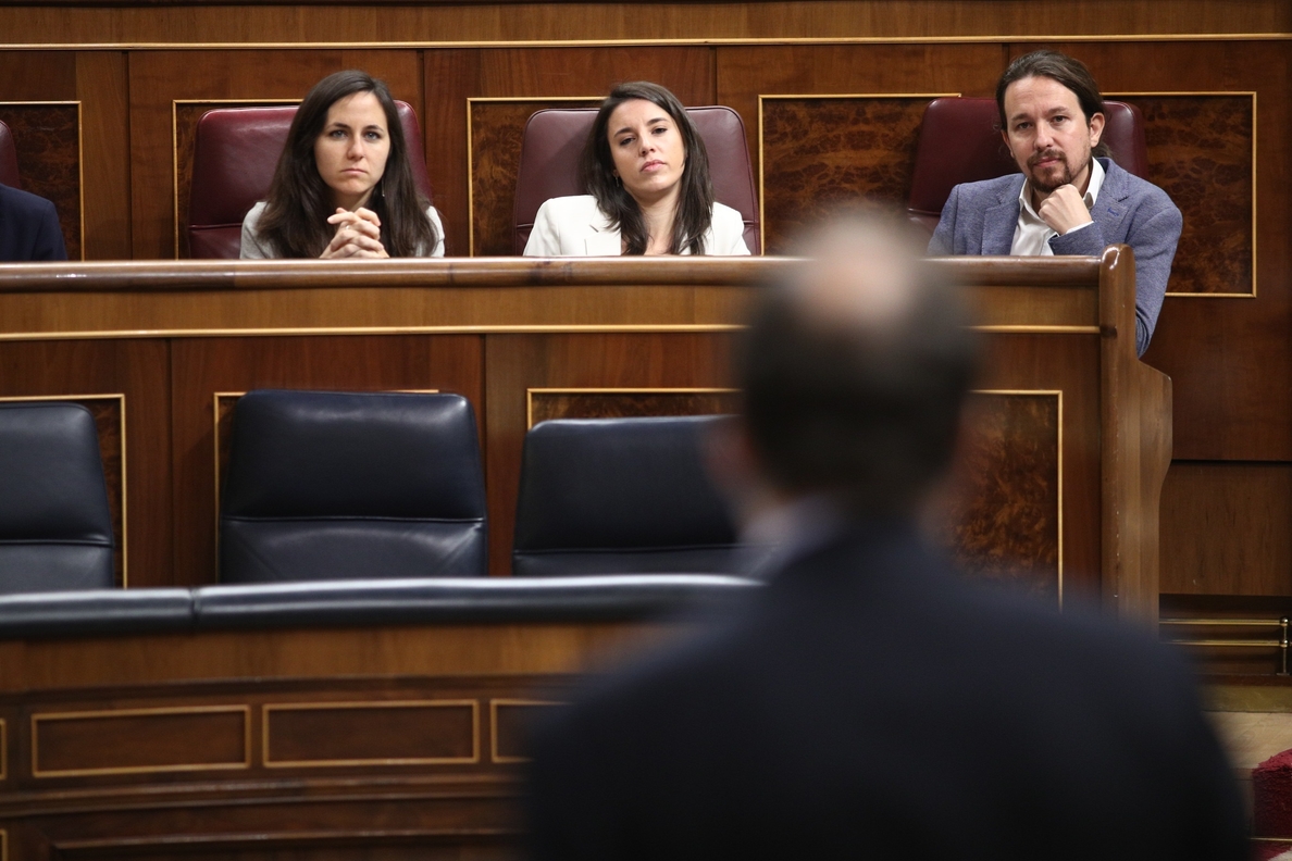 Rajoy se burla de la defensa de la Constitución de Iglesias y le reta a llevar al TC los incumplimientos que denuncia