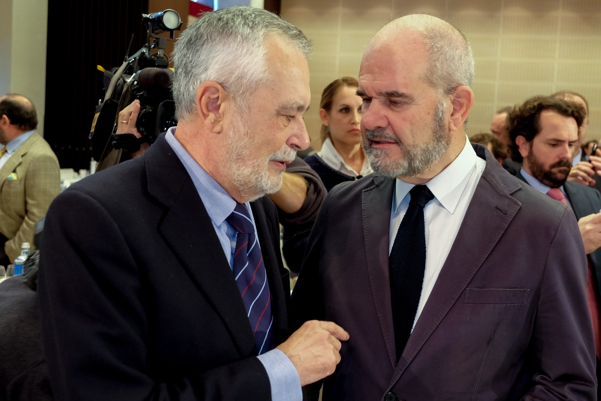 Robles (PSOE) pone como ejemplo a Chaves y Griñán por haber asumido su responsabilidad política antes del juicio