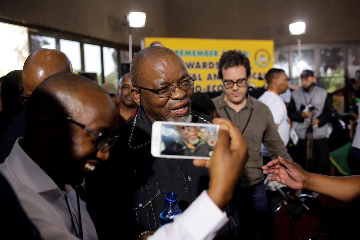 El gobernante CNA sudafricano concluye la votación para escoger a su nuevo líder