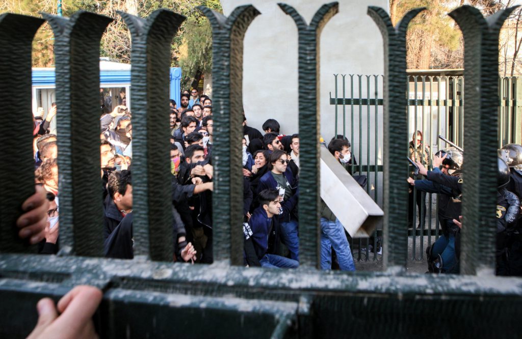 Asciende a 10 el número de muertos en las manifestaciones de Irán