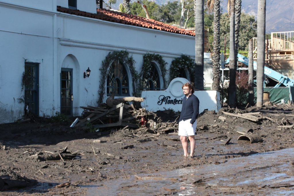 Los equipos de rescate buscan supervivientes tras las riadas en California