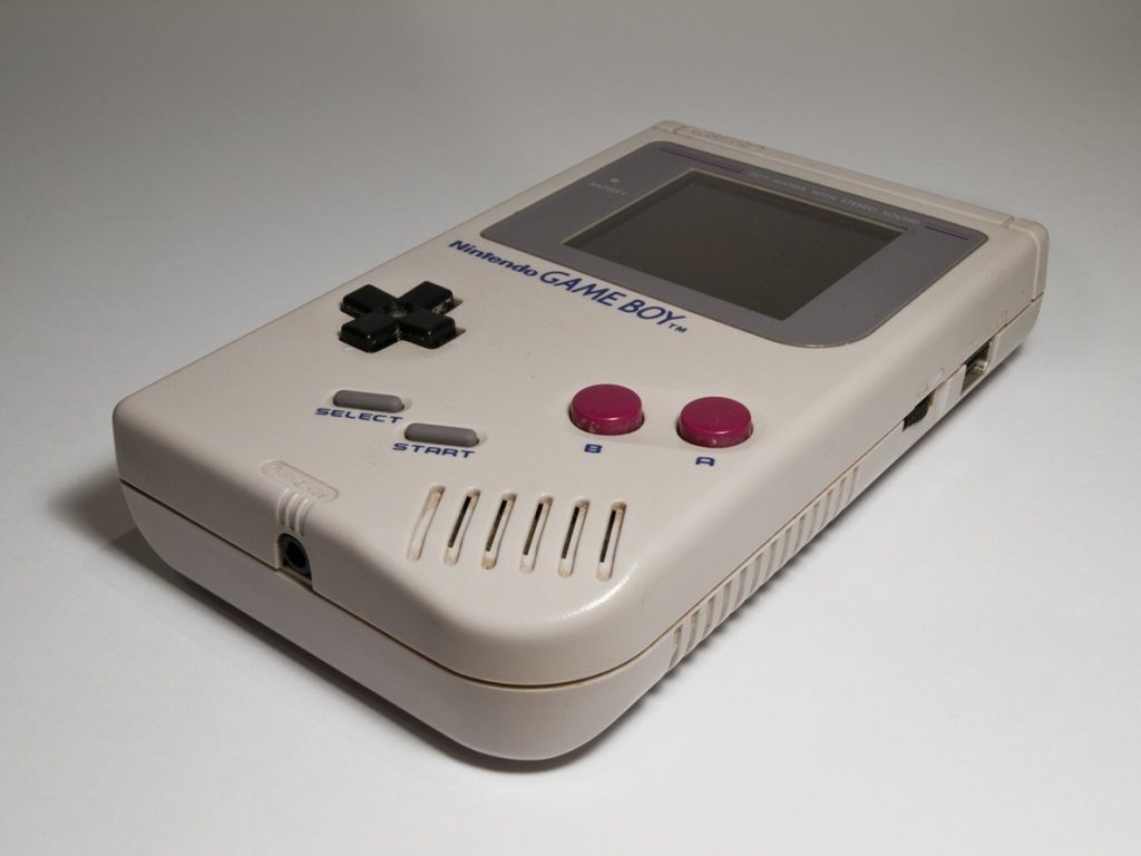 Una réplica de Game Boy con carcasa de aluminio y 6 horas de batería saldrá a la venta en verano