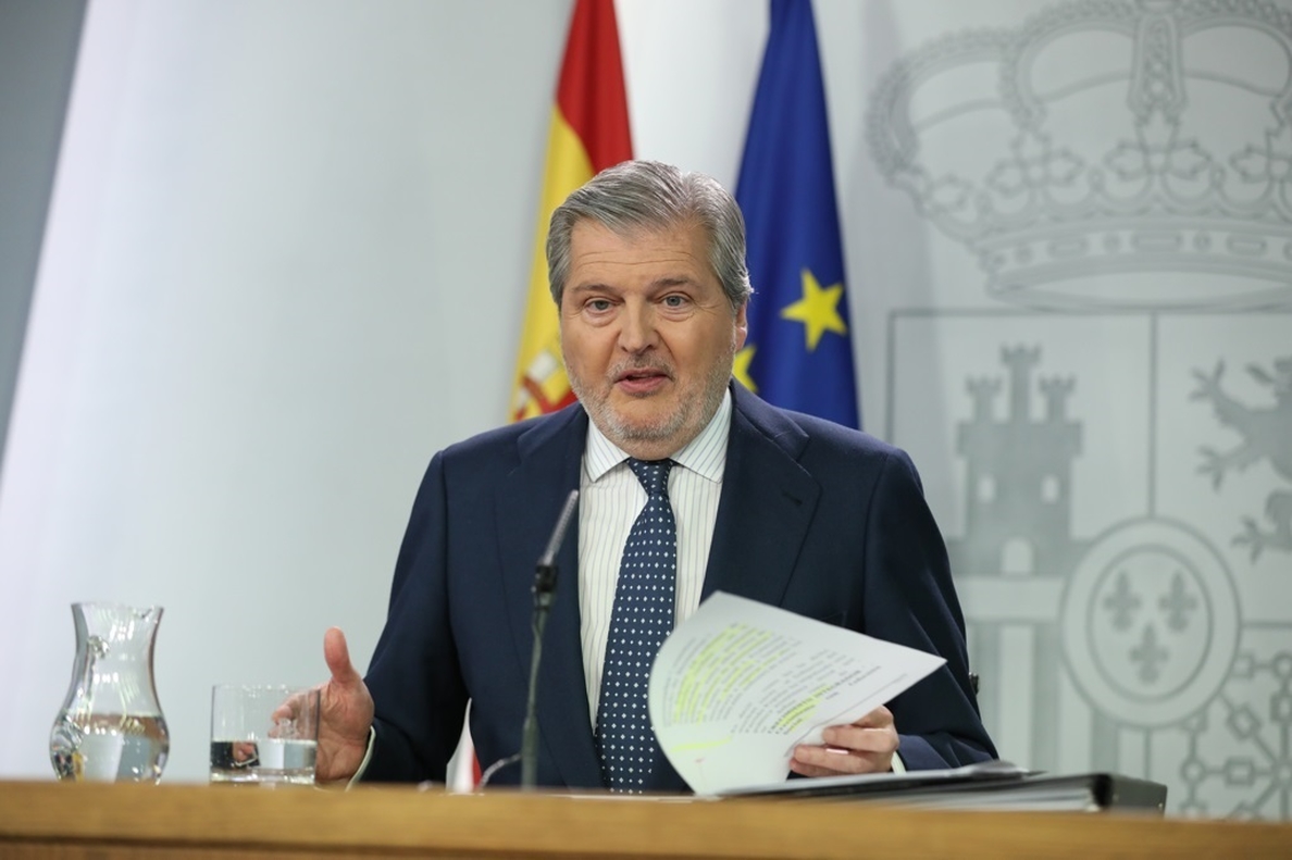 Méndez de Vigo afirma que «no ha habido ninguna decisión» de limitar al 50% los gastos de los ministerios