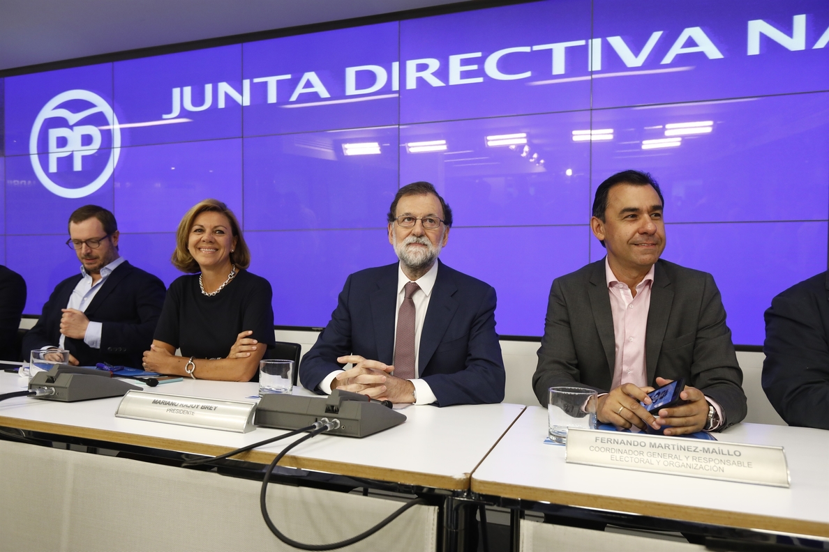 Cargos del PP, expectantes ante la estrategia de Rajoy para reanimar el partido y afrontar las municipales