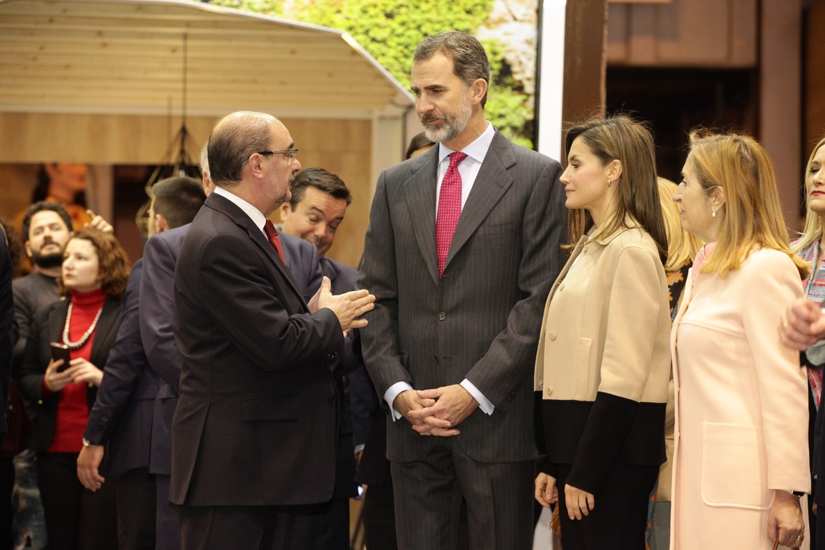 Javier Lambán destaca la «sensibilidad» del Rey con Aragón, tras su visita al stand autonómico