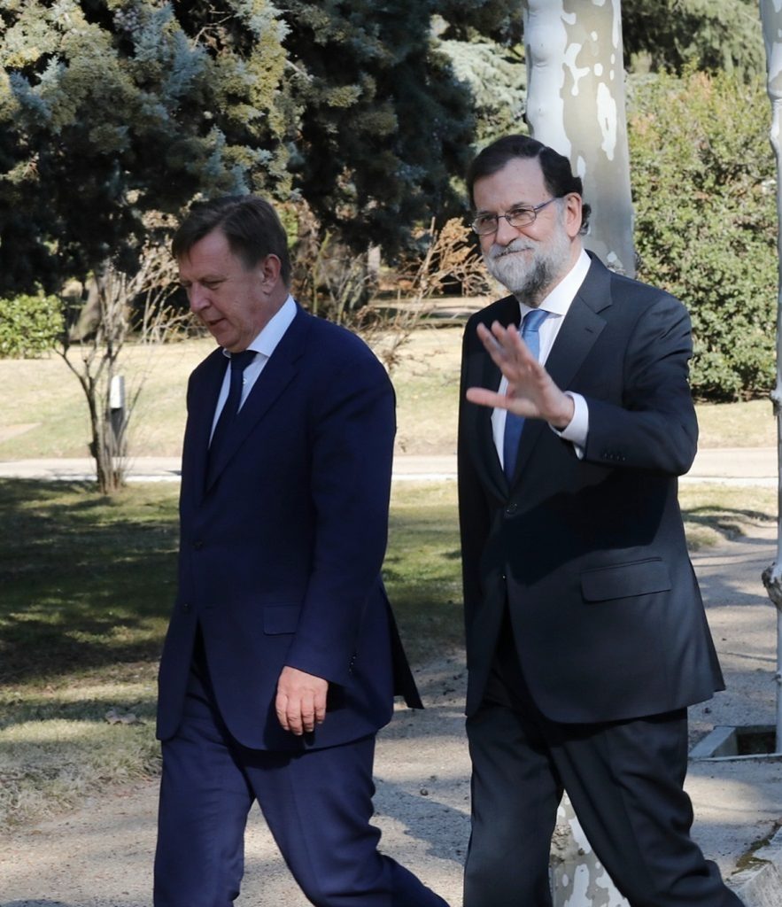 Rajoy recibe en Moncloa al primer ministro de Letonia, donde España tiene 320 militares en una misión de la OTAN