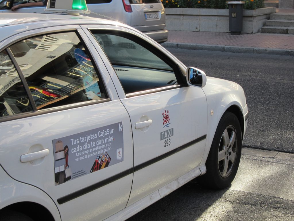 Los taxistas cifran en 4.000 los vehículos ‘piratas’ que prestan servicio ilegalmente