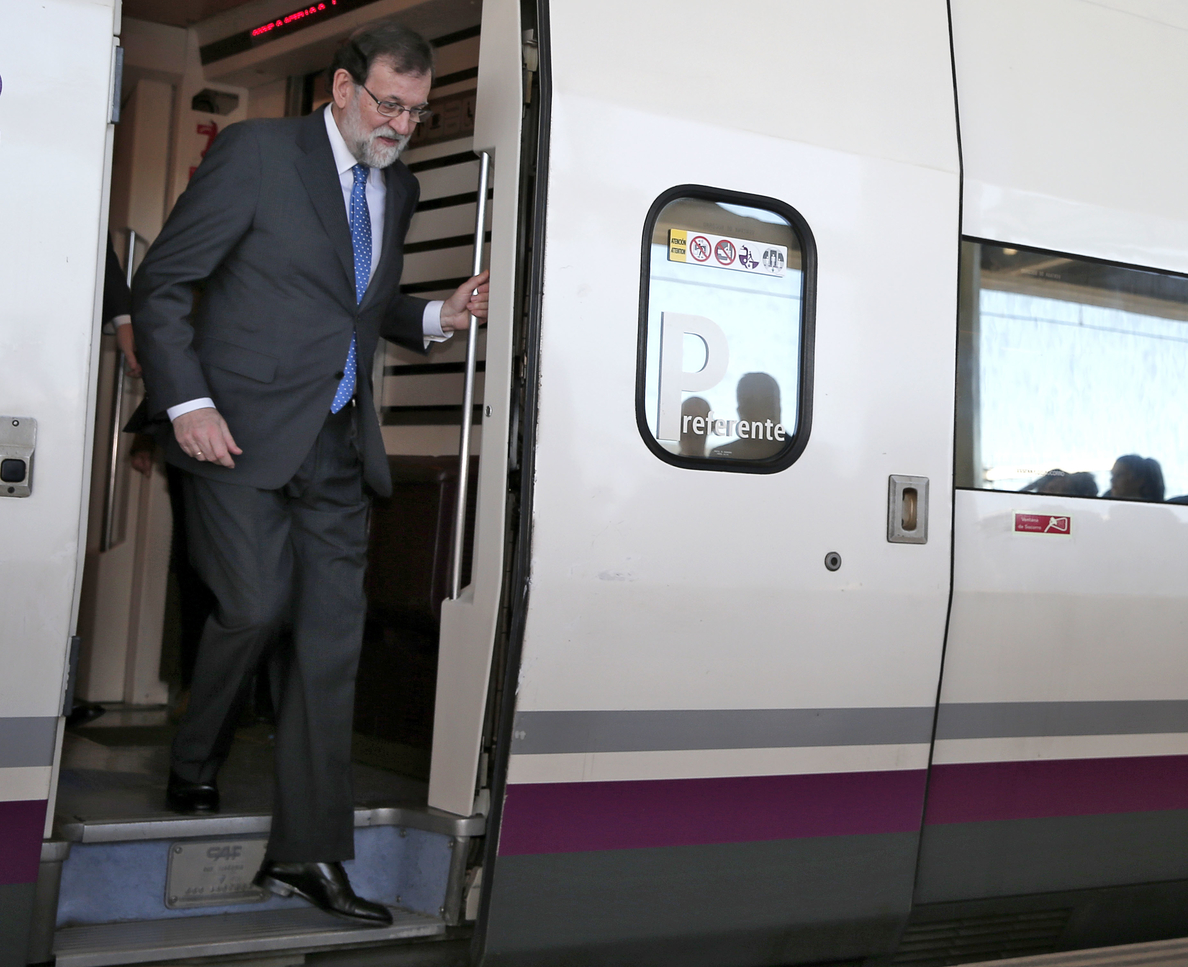 Rajoy: A los españoles nos va bien cuando viajamos juntos en el mismo tren