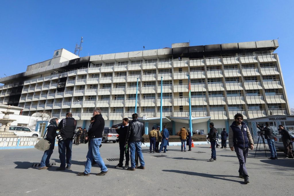 EE.UU. confirma que varios estadounidenses murieron en el ataque a un hotel de Kabul