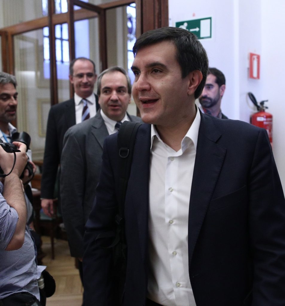 El Gobierno no ve recurrible la firma de la propuesta de investidura de Puigdemont pero está «pendiente» de los pasos