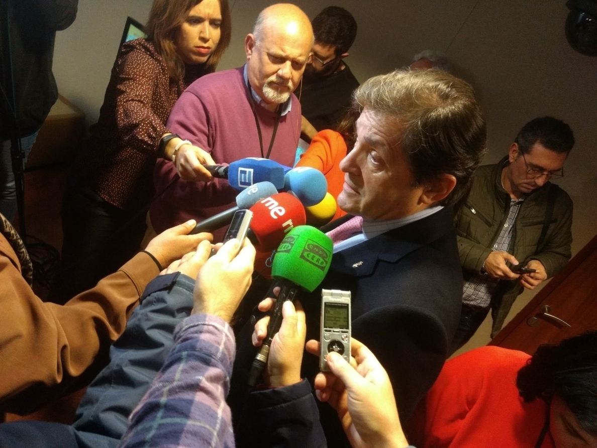 Javier Fernández considera que la situación en Cataluña ha puesto de manifiesto «la fortaleza del Estado»