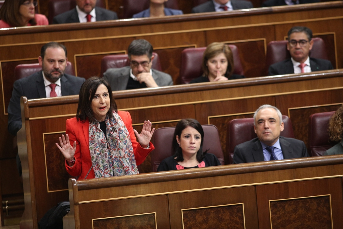 Robles considera «desafortunados» los comentarios de Zoido sobre Puigdemont y respalda la decisión del juez Llarena
