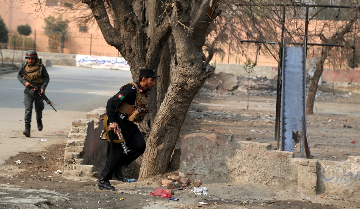 Un grupo de suicidas ataca la sede de Save the Children en el este de Afganistán