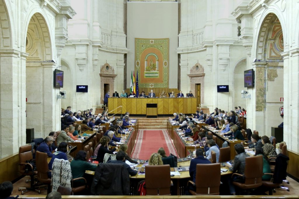 El Parlamento andaluz rechaza una iniciativa del PP en apoyo a la prisión permanente revisable y Cs se abstiene
