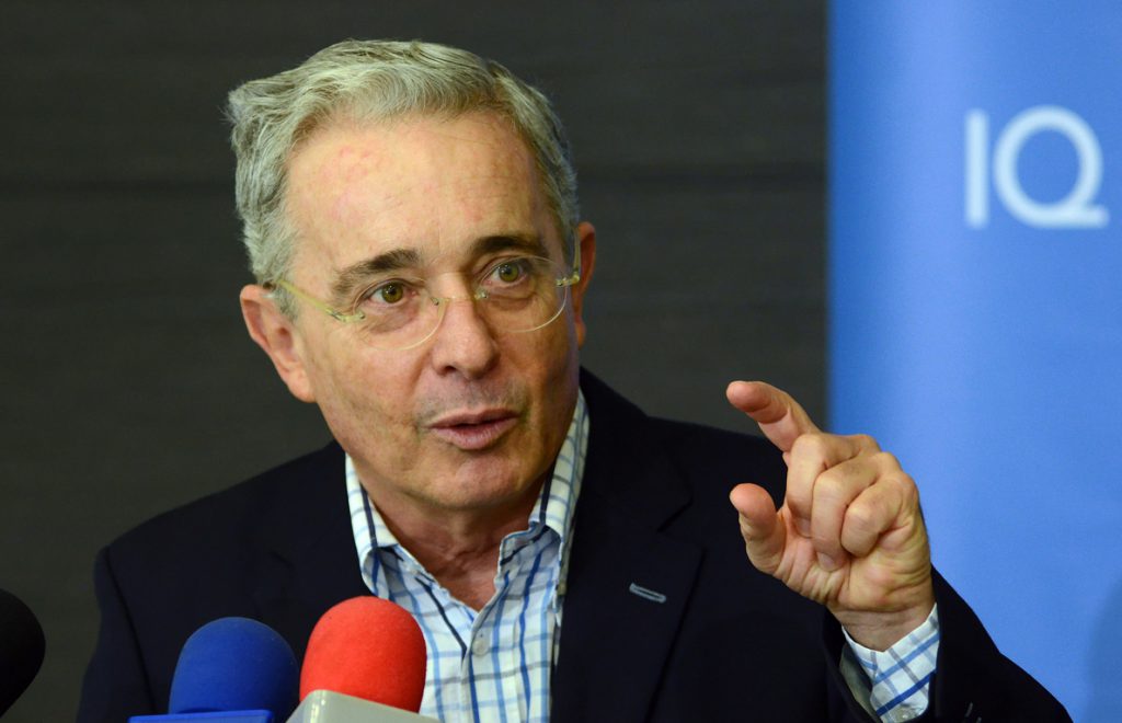 Un tribunal pide investigar a Uribe por presuntos vínculos con paramilitares