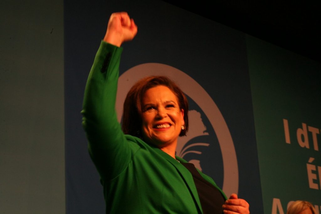 Mary Lou McDonald sucede formalmente a Gerry Adams al frente del Sinn Féin