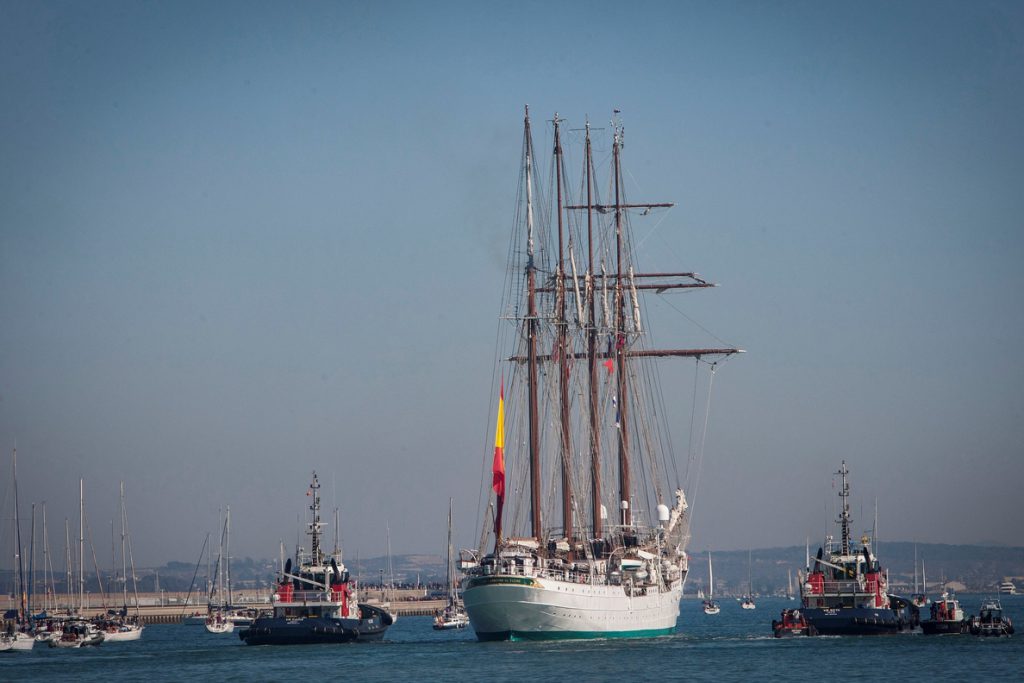 El Juan Sebastián de Elcano emprende en Cádiz su 90 crucero de instrucción