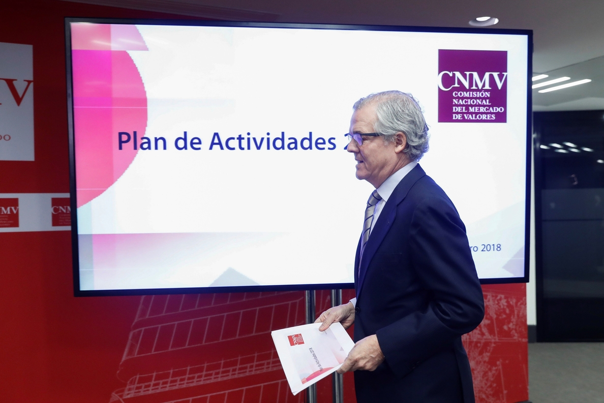La CNMV publicará sus criterios en materia de opas y analizará retribuciones