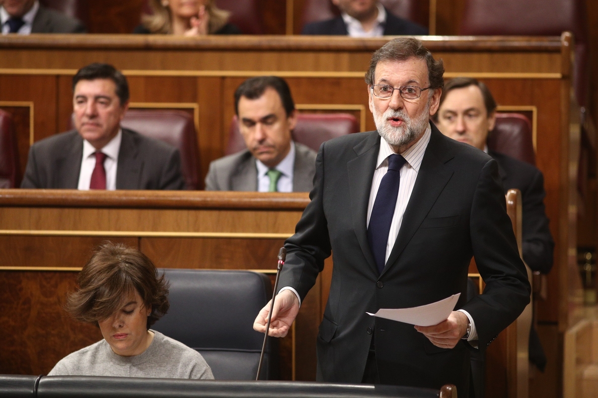 Rajoy defiende que los colegios enseñen los valores de las FFAA y Rufián le acusa de recuperar la educación franquista