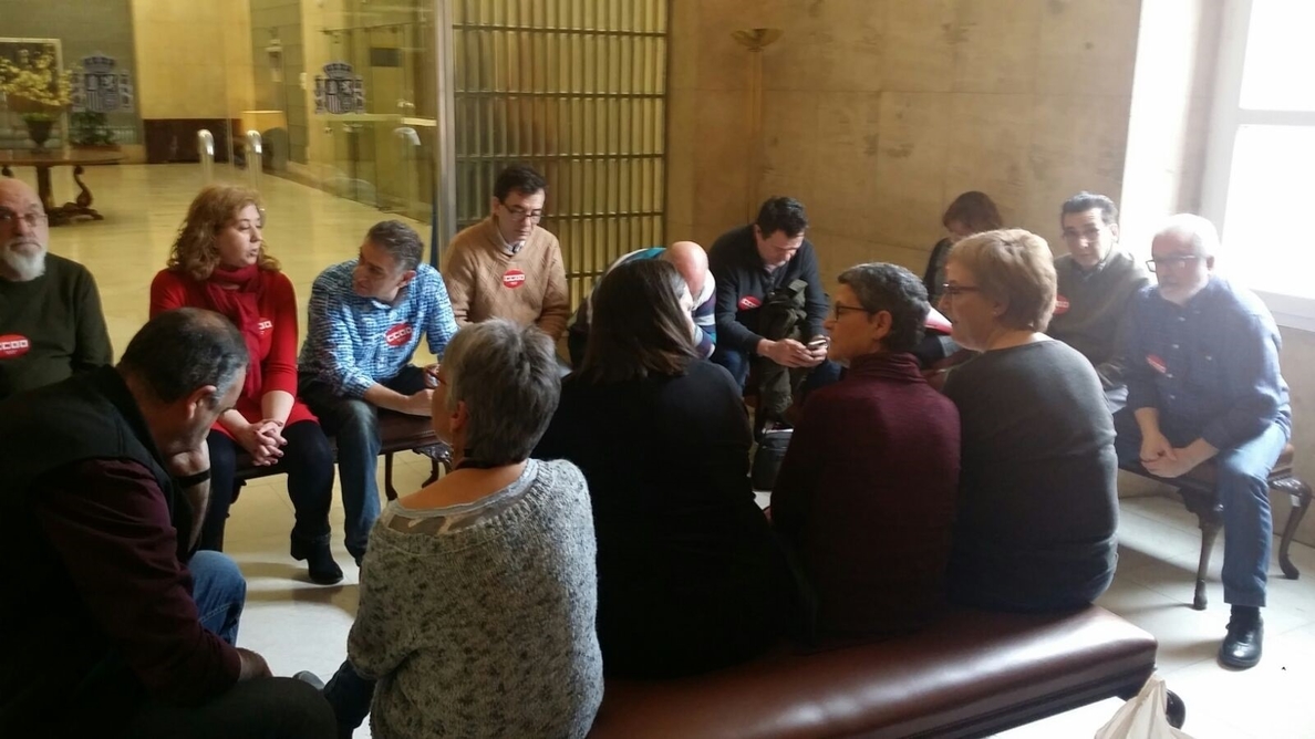 Representantes de CC.OO »se plantan» ante el despacho de Báñez para pedir soluciones para el SEPE y el Fogasa