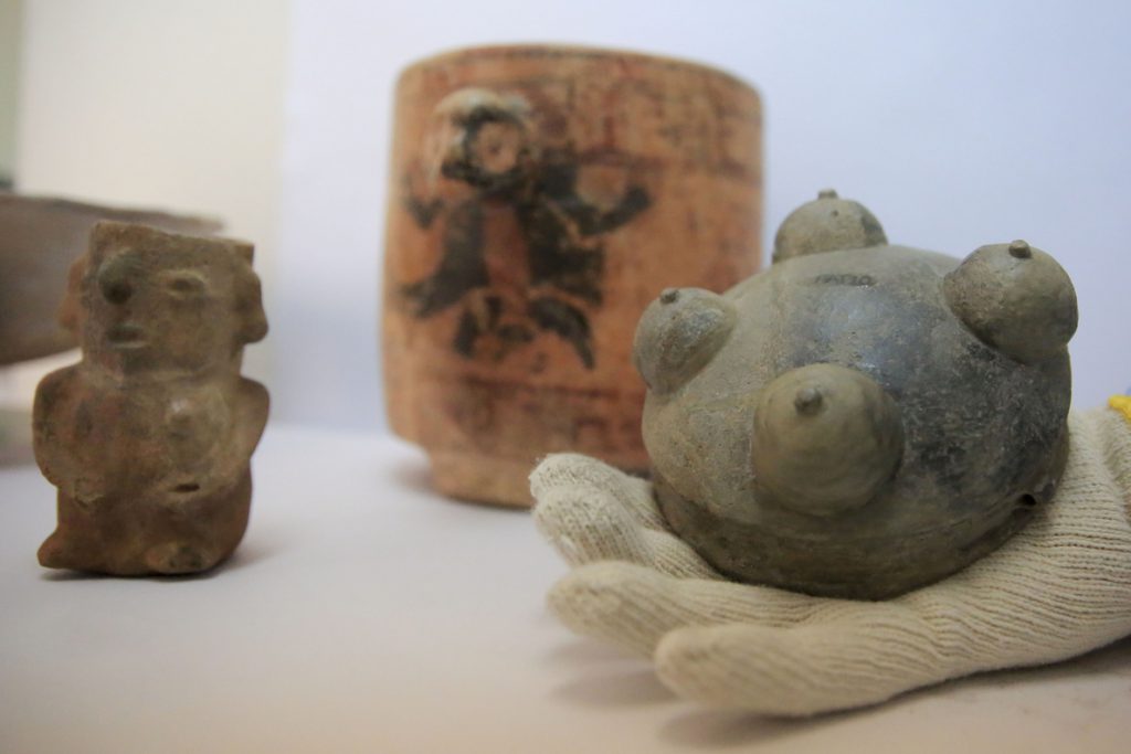 Restauran trece piezas arqueológicas de una desconocida civilización en Honduras