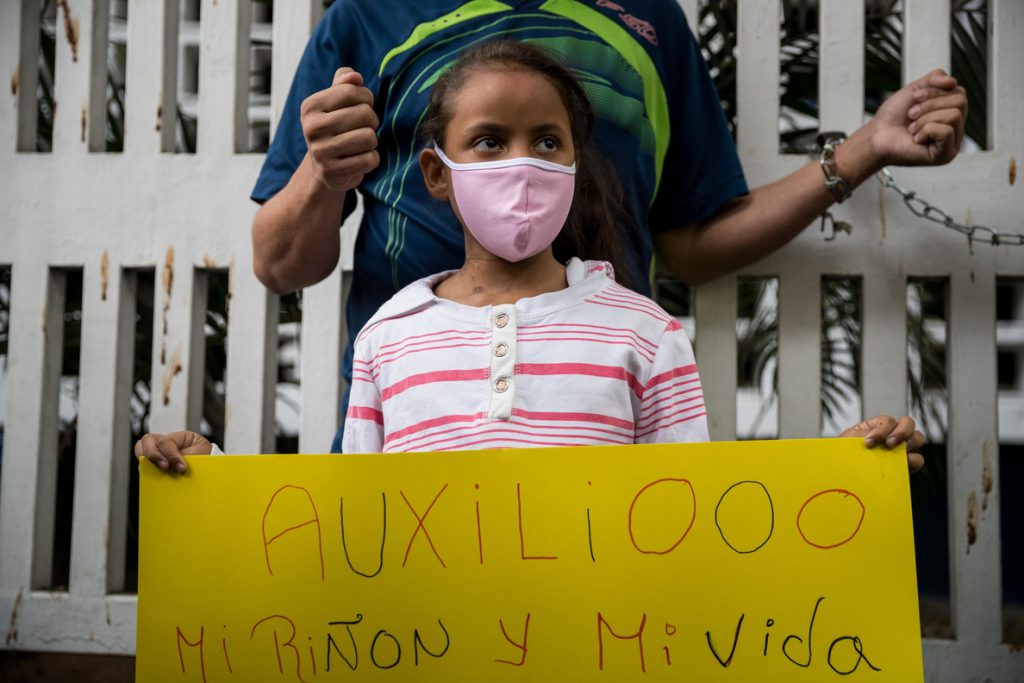 Padres de niños trasplantados inician una protesta indefinida en Venezuela