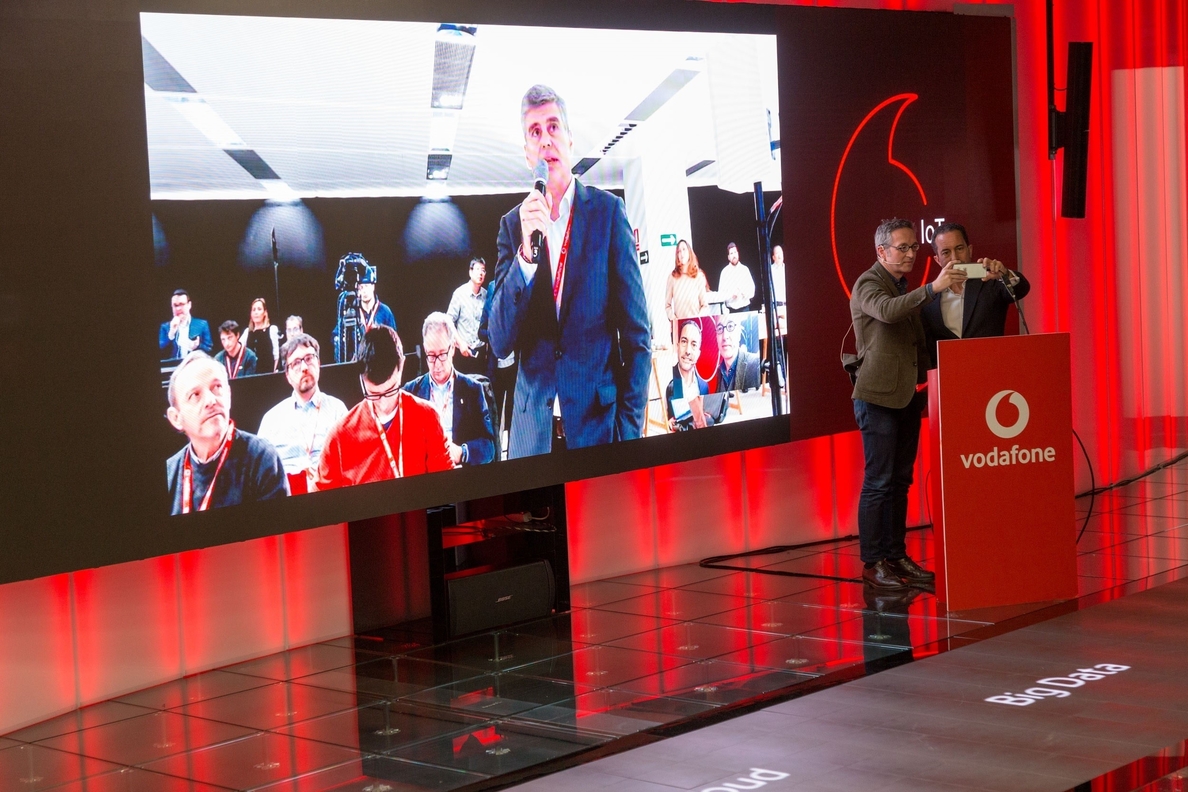 Vodafone y Huawei completan la primera llamada en 5G del mundo con el nuevo estándar