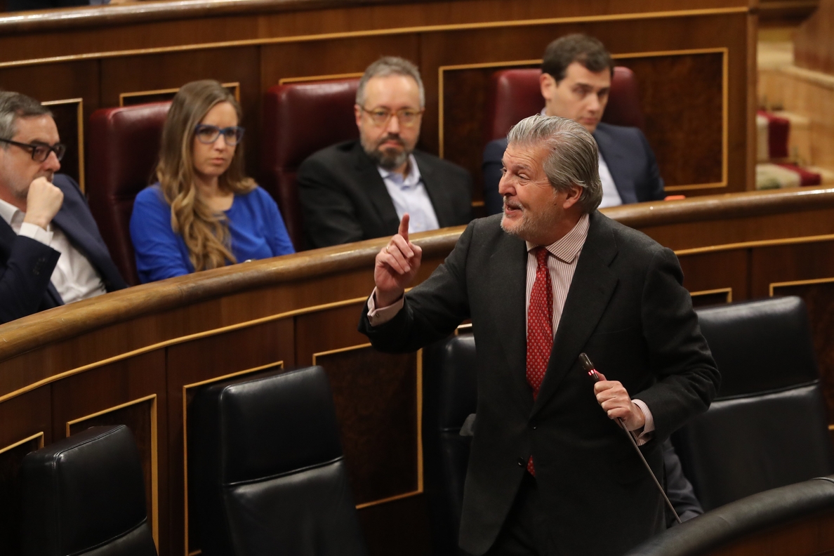 Méndez de Vigo defiende la actitud valiente del Gobierno pese al fallo del TC