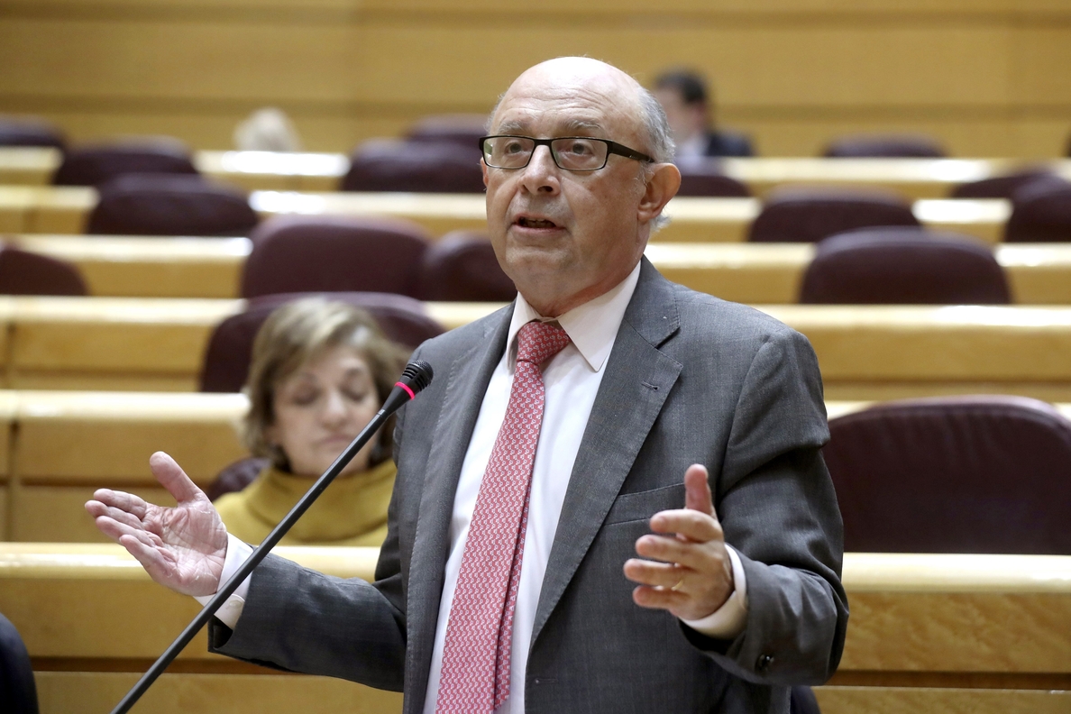PSOE y PP pactan en el Senado urgir a Montoro a presentar ya la financiación