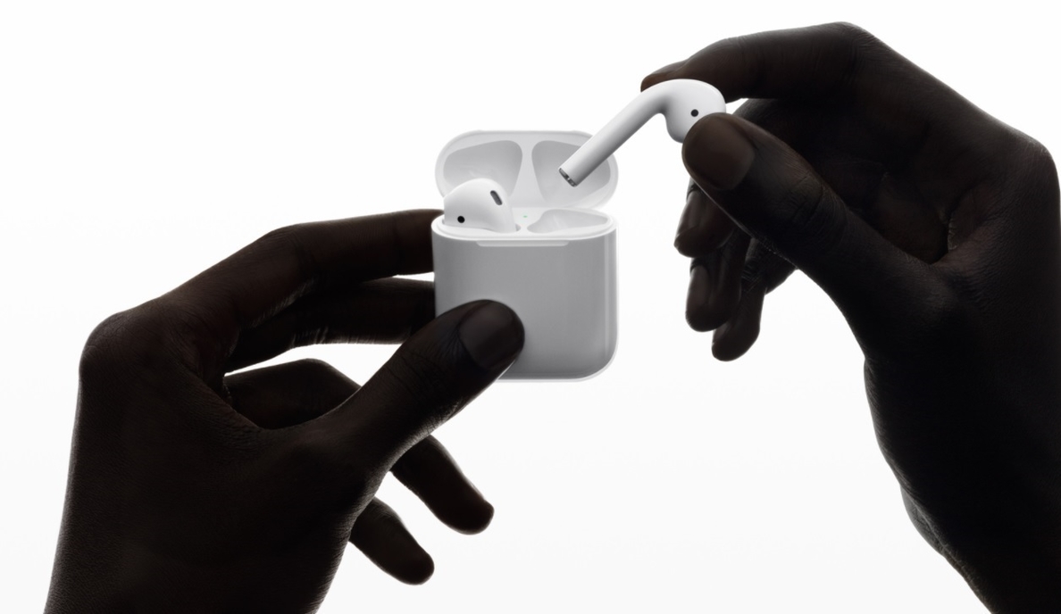 Apple trabaja en nuevos modelos de sus auriculares AirPod resistentes al agua y capaces de activar Siri por voz