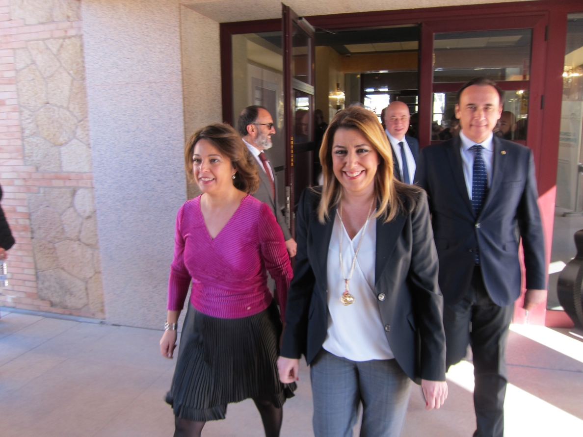 Díaz exige a Rajoy que se reúna «con los presidentes legítimos» de las CC.AA tras hacerlo en el «reservado de Génova»