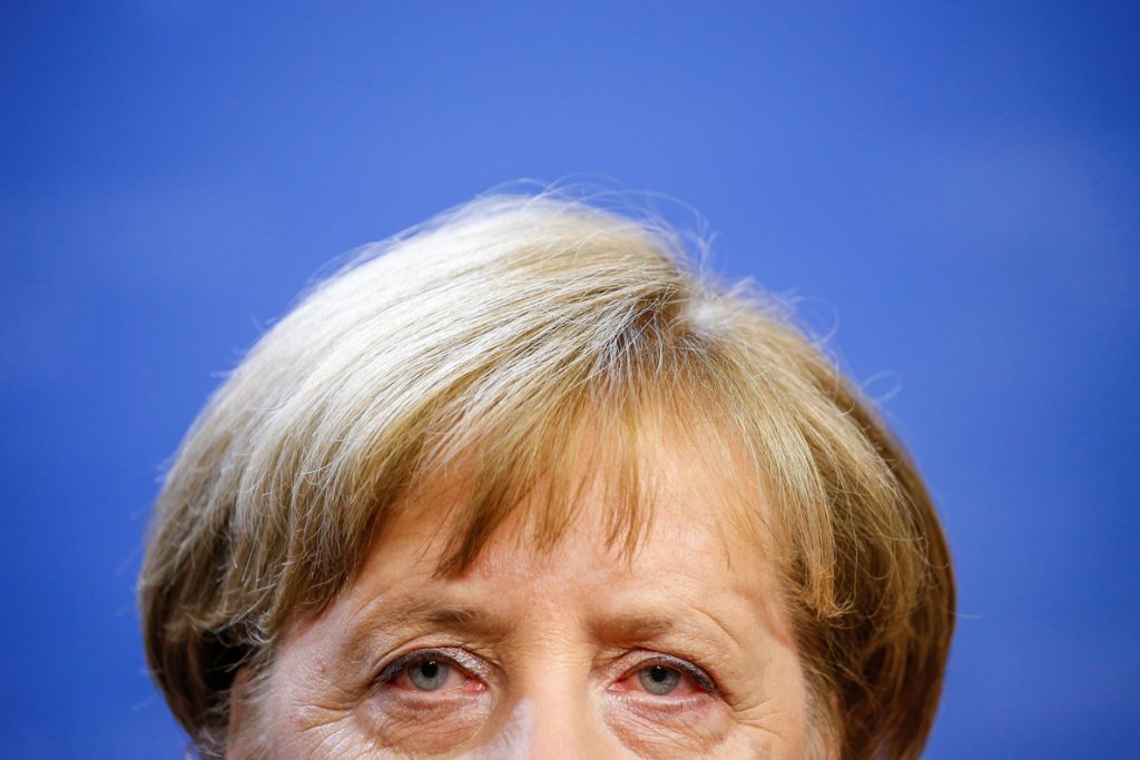 Merkel dice que acoger refugiados «puede tener un impacto» en el presupuesto de la UE
