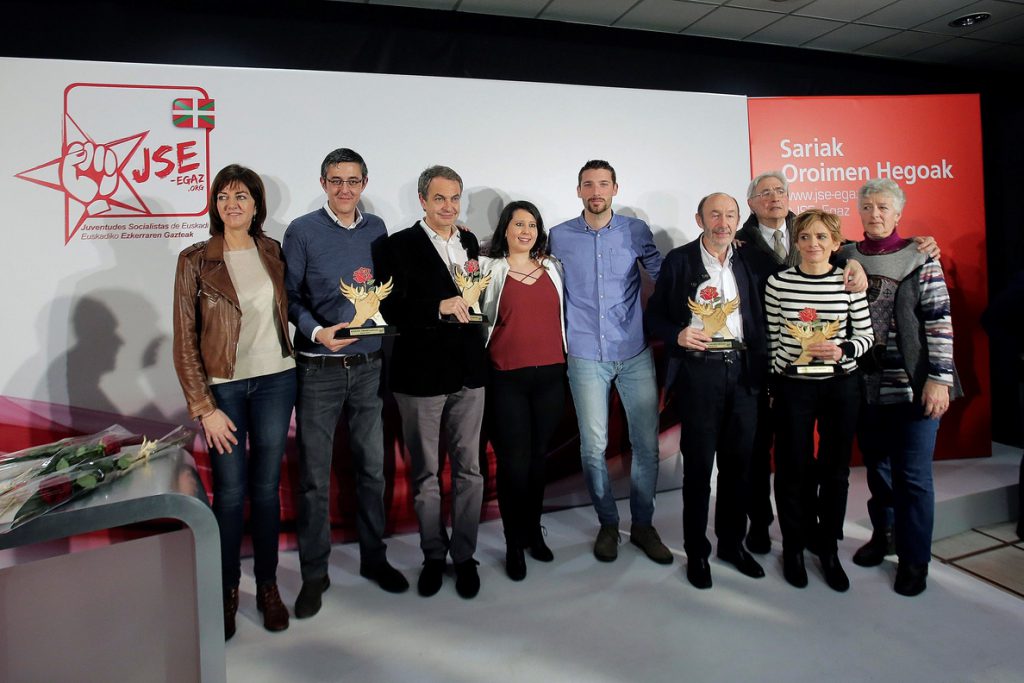 Zapatero pide un esfuerzo colectivo para construir la «paz civil» en Euskadi