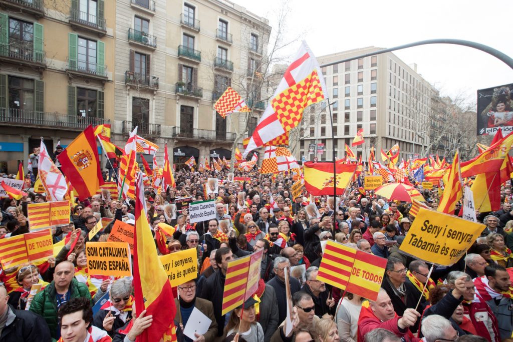 Miles de «tabarneses» se manifiestan por primera vez en Barcelona