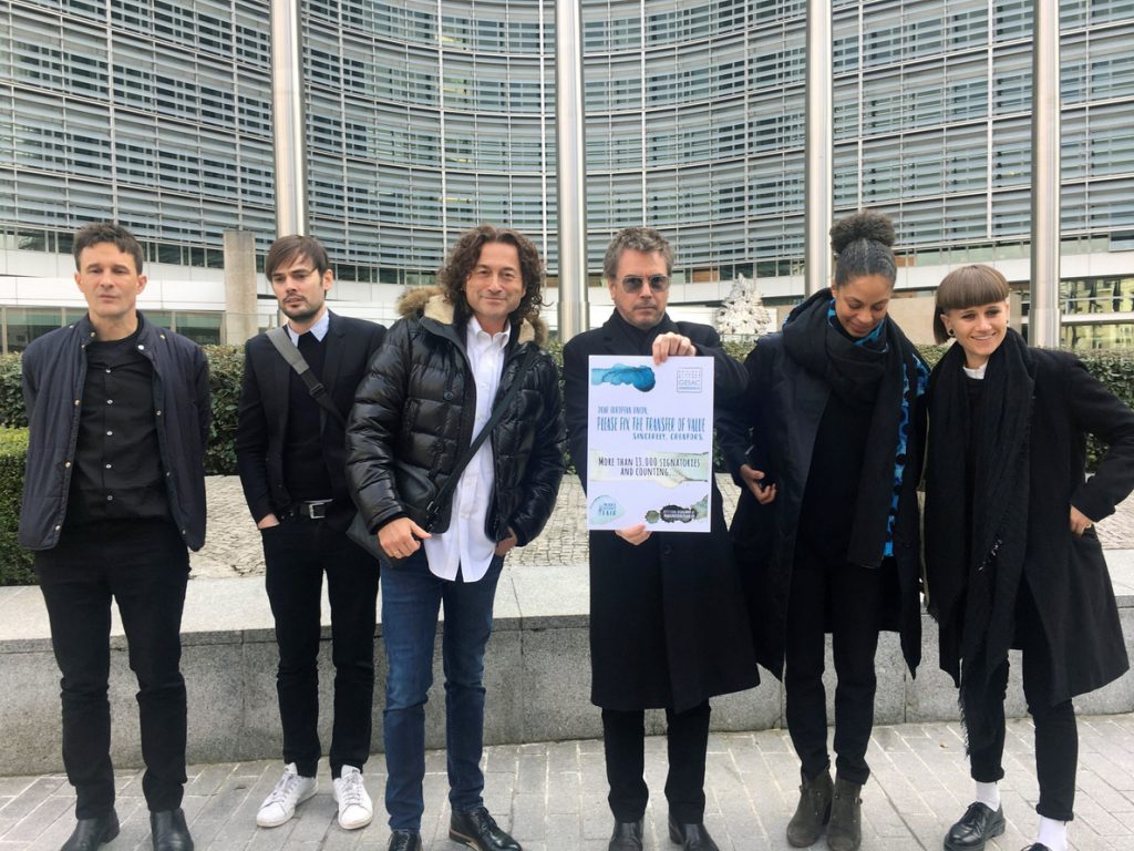 Los músicos europeos piden a la Eurocámara una «remuneración justa» en internet