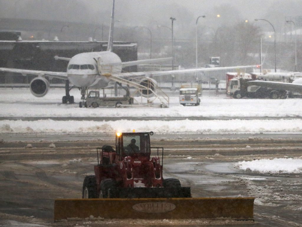 La costa este de EE.UU. se enfrenta a un segundo temporal con 2.200 vuelos cancelados