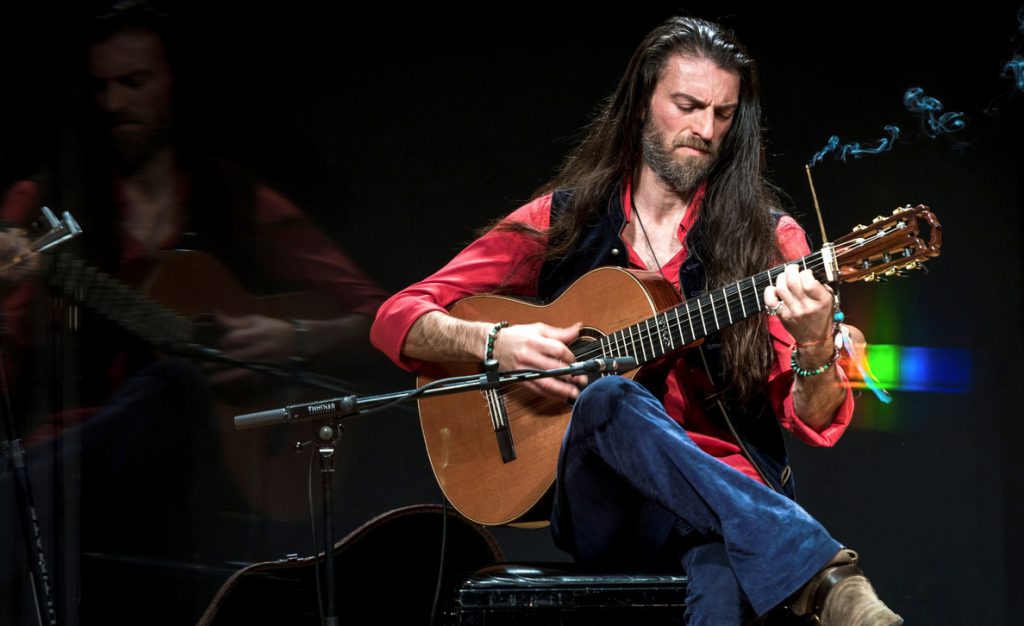 El guitarrista ucraniano Estas Tonne trae su «mandala de la vida» a España