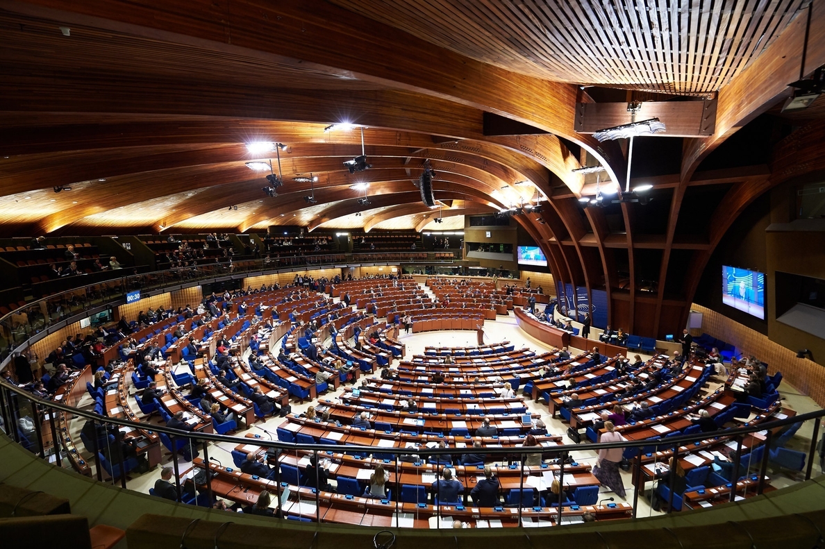 Parlamentarios españoles asisten esta semana a reuniones en Doha, Moscú, Sofía y París