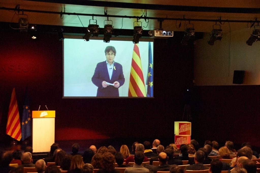 Puigdemont reúne a JxCat este miércoles en Bélgica para abordar la investidura y el futuro del grupo