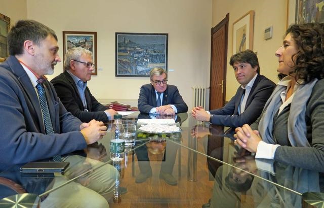 El alcalde de Lleida recibe a la nueva junta de SCC en el Ayuntamiento