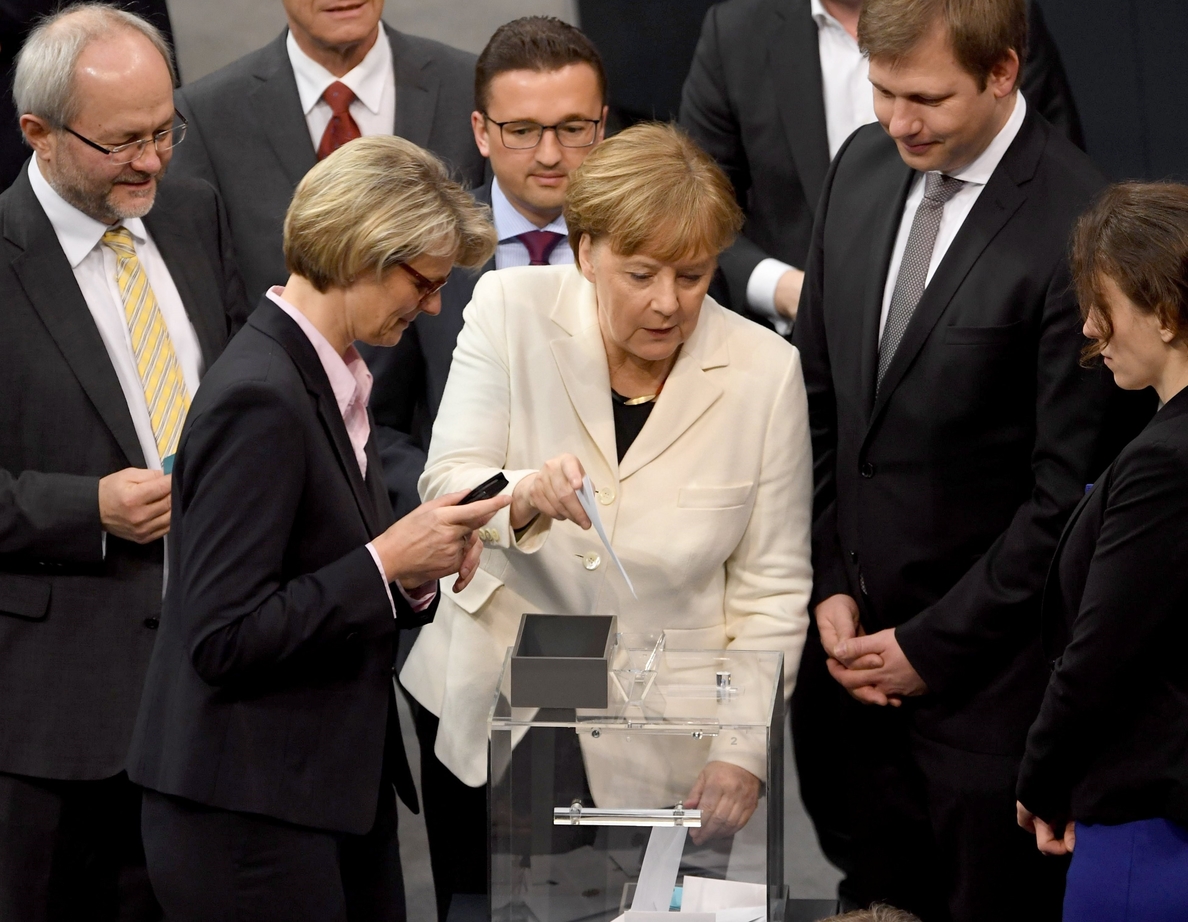Alemania pone fin a la incertidumbre con la cuarta investidura de Merkel