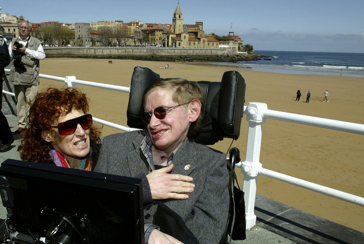 Curiosidad y sentido del humor, el paso de Hawking por España